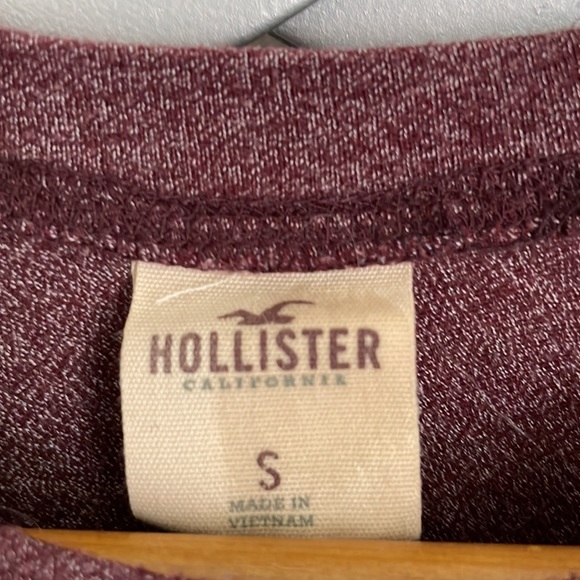 Hollister Men’s crew neck long sleeve tee. - Picture 2 of 2